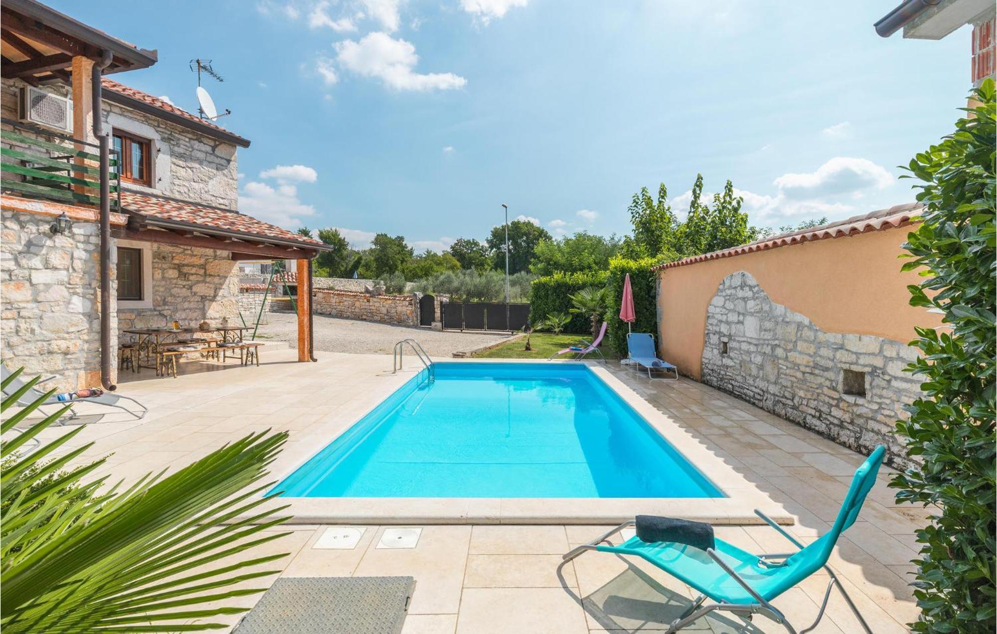 Lovely Home In Visnjan With Outdoor Swimming Pool Экстерьер фото