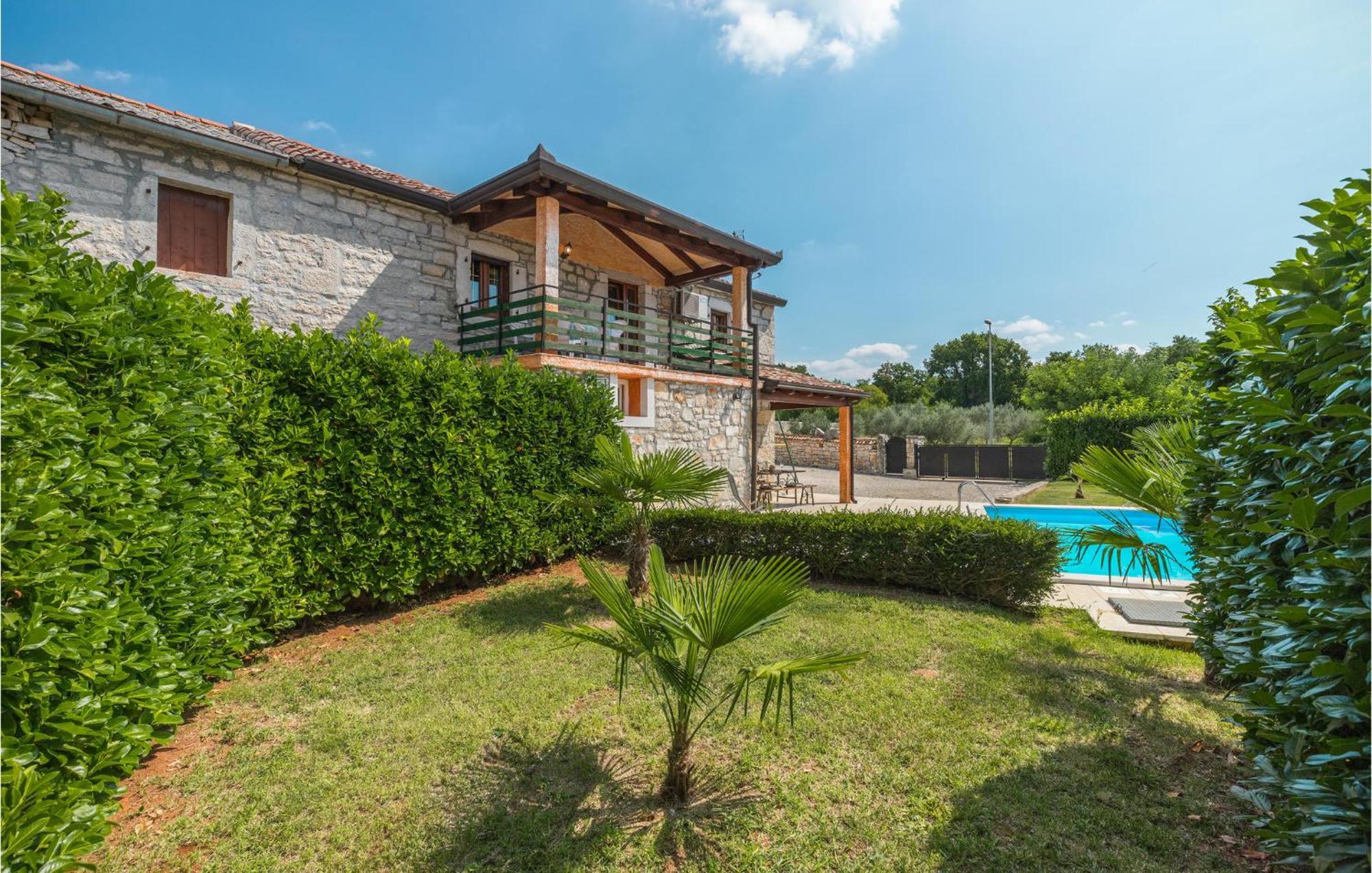 Lovely Home In Visnjan With Outdoor Swimming Pool Экстерьер фото