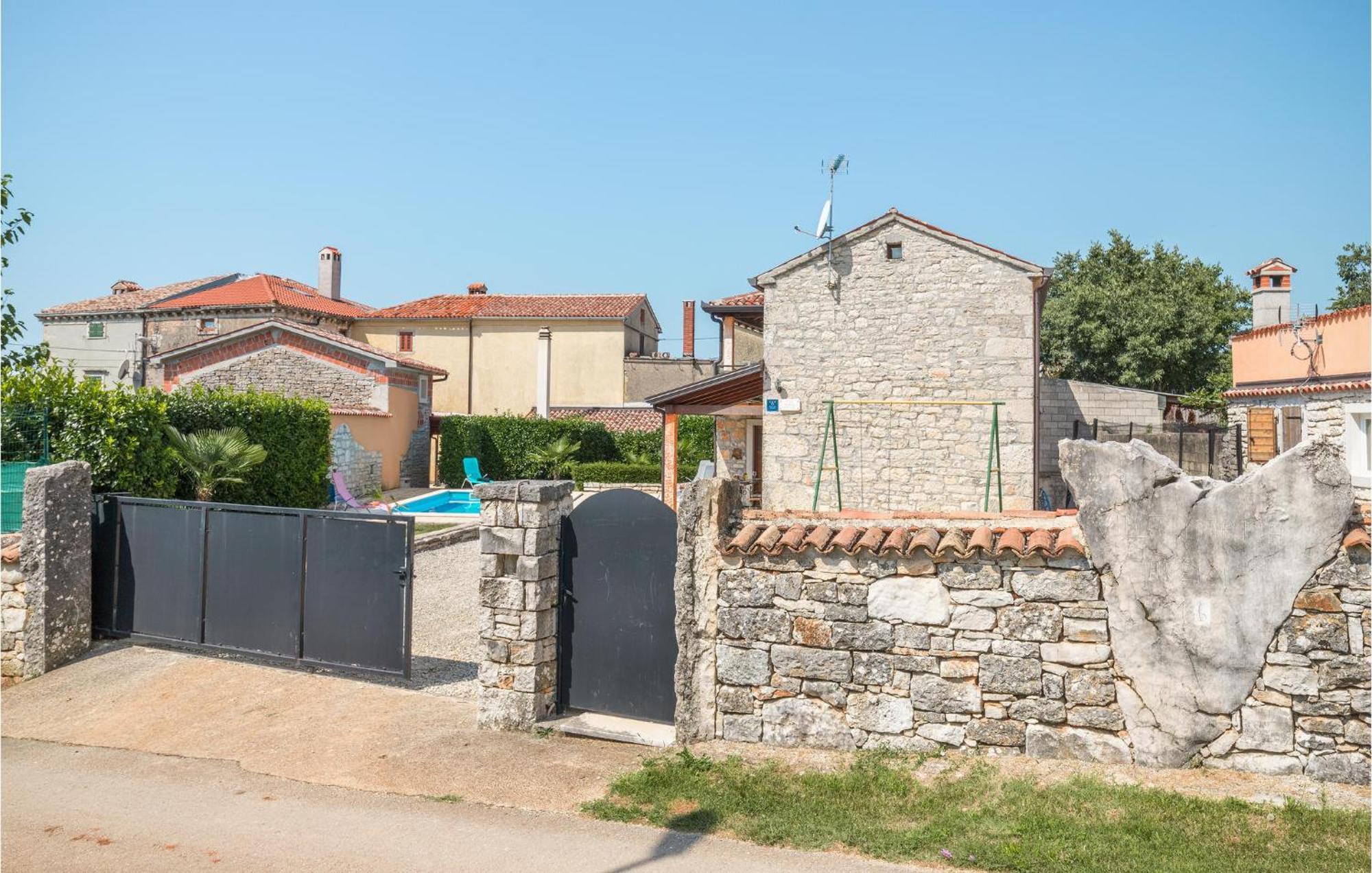 Lovely Home In Visnjan With Outdoor Swimming Pool Экстерьер фото